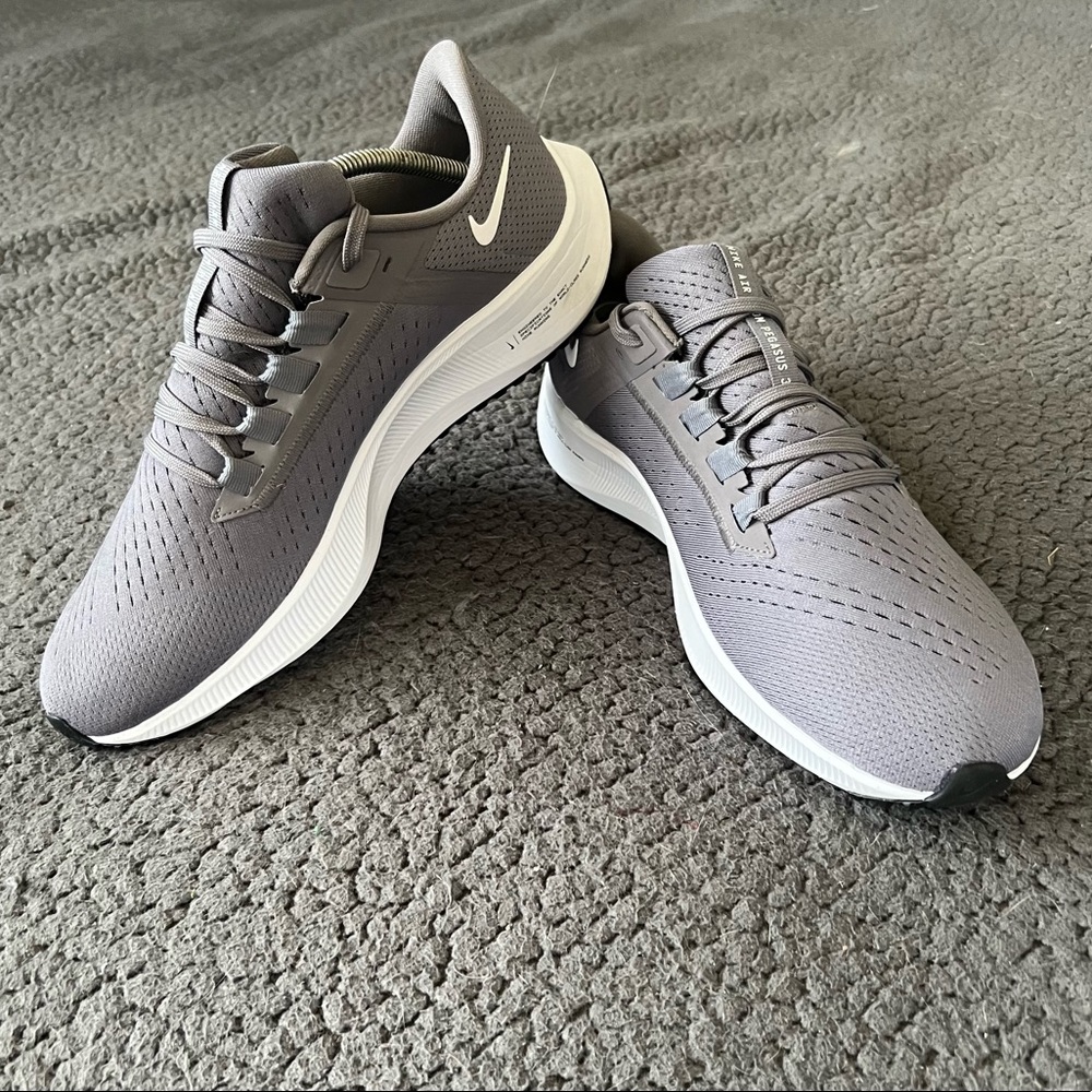 Nike Air Zoom Pegasus 38 Running Shoes Gunsmoke/White Excellent Hard to Find